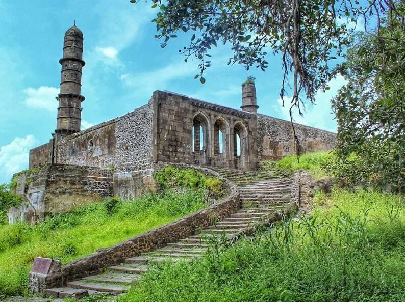 Indore s Asirgarh Fort. tripowe